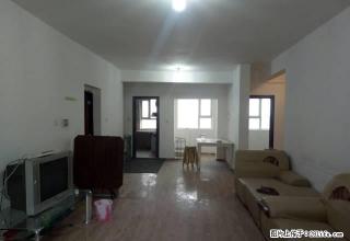 君豪绿园一期3楼150平三室两厅两卫简装800元 - 五家渠28生活网 wjq.28life.com