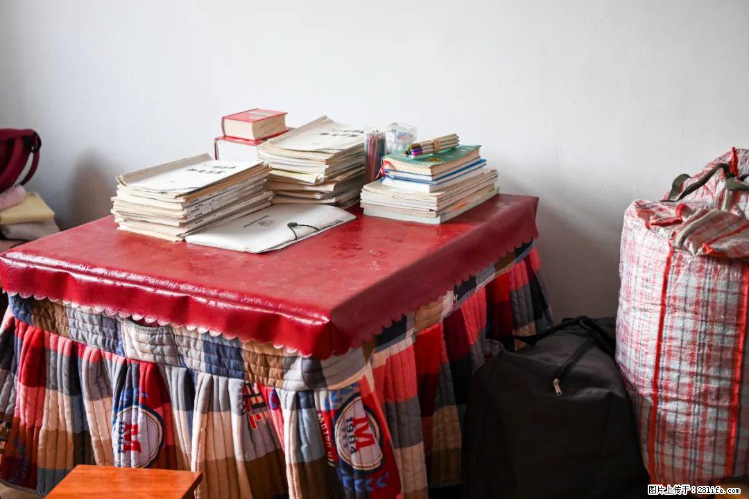 全网追的“扁担女孩”,找了一份暑假工,时薪12元 - 五家渠生活资讯 - 五家渠28生活网 wjq.28life.com