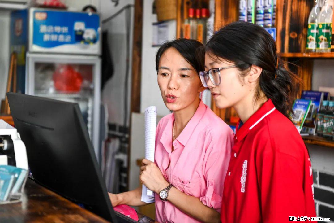 全网追的“扁担女孩”,找了一份暑假工,时薪12元 - 五家渠生活资讯 - 五家渠28生活网 wjq.28life.com